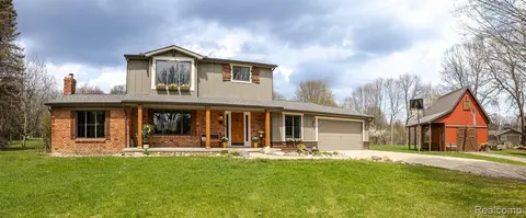 8650 Knox Rd, Springfield, MI 48348