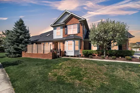 21643 Queens Way, Brownstown, MI 48183