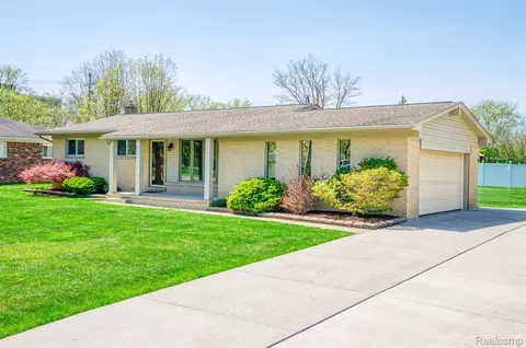 19639 Parkville St, Livonia, MI 48152