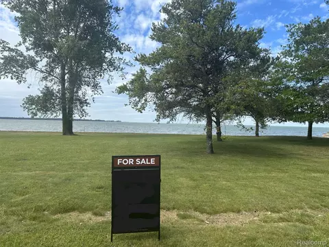 9859 Sunset Blvd, Caseville, MI 48755