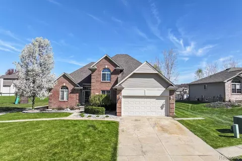 1355 Ridge View Crt Ct, Grand Blanc, MI 48439