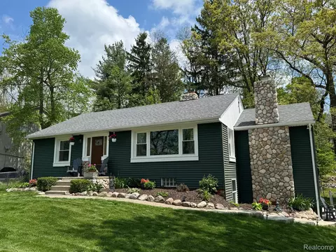 620 East St, Milford, MI 48381
