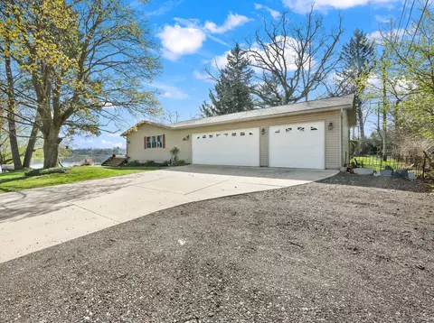 417 Chicago Dr, Oceola, MI 48843