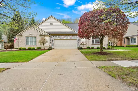1558 Millecoquins Crt Ct, Rochester, MI 48307