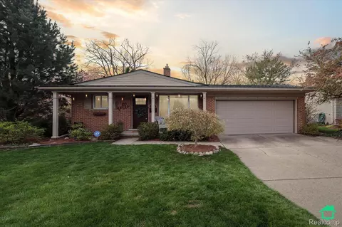 40807 Ivywood Ln, Plymouth, MI 48170