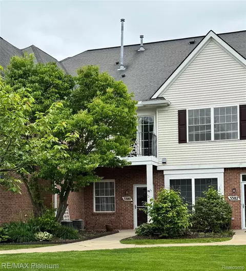 3380 Kneeland Cir, Howell, MI 48843