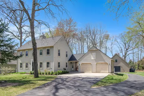 682 Foxfire Dr, Marion, MI 48843