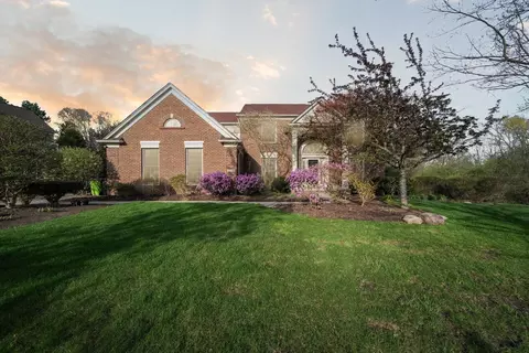 2201 Timberridge Dr, West Bloomfield, MI 48324