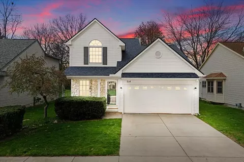 514 Mill Pond Dr, Fenton, MI 48430