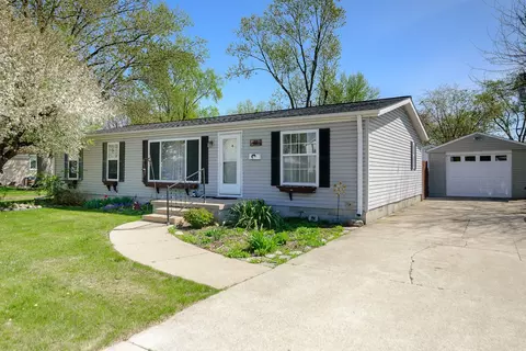 42 N Biggs St, Belleville, MI 48111