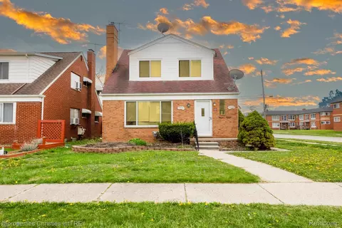 17776 Marquette St, Roseville, MI 48066