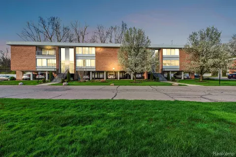 32050 Grand River Ave NW #57, Farmington, MI 48336