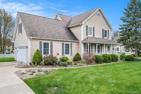 2352 Stepping Stone Pass, Flushing, MI 48433