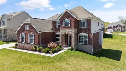 822 Balsam Cir, Rochester Hills, MI 48307