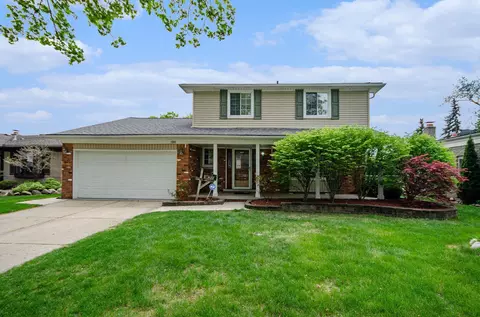 1084 Charrington Dr, Troy, MI 48083