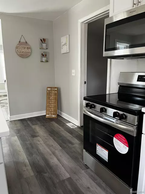 Kitchen - 417 E Hunt St, Adrian, MI 49221 photo 4 of 4