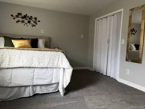 Bedroom - 417 E Hunt St, Adrian, MI 49221 photo 2 of 8