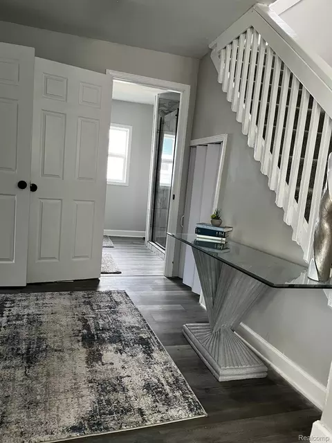 Entry Way - 417 E Hunt St, Adrian, MI 49221 photo 3 of 6