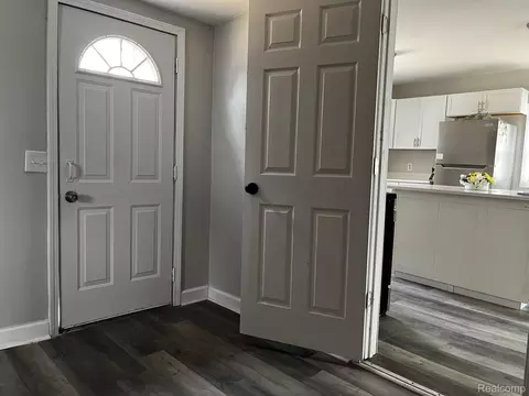 Entry Way - 417 E Hunt St, Adrian, MI 49221 photo 1 of 6