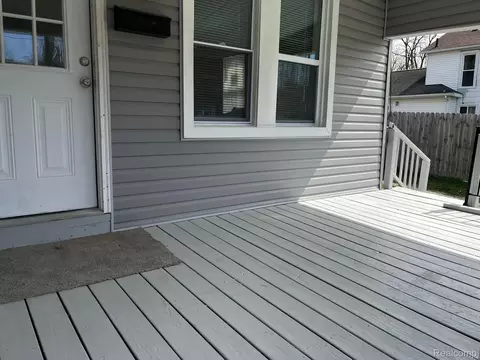Exterior - 417 E Hunt St, Adrian, MI 49221 photo 2 of 5