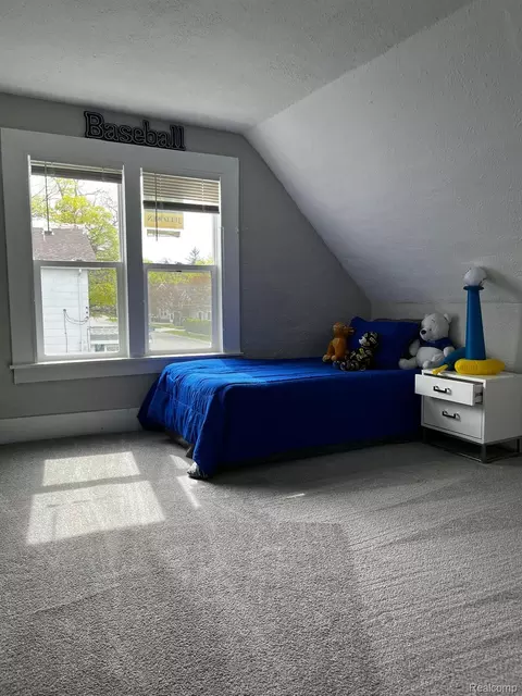 Bedroom - 417 E Hunt St, Adrian, MI 49221 photo 4 of 8