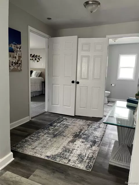Entry Way - 417 E Hunt St, Adrian, MI 49221 photo 2 of 6