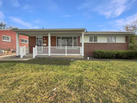 1097 Georgina Dr, Ypsilanti, MI 48198
