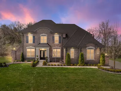 10748 Stoney Point Dr, Green Oak, MI 48178