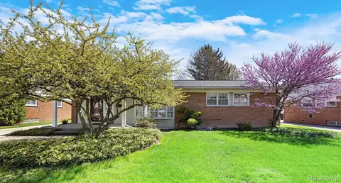 2309 Boxford St, Trenton, MI 48183