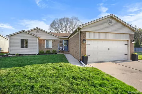 16075 Toulouse, Fraser, MI 48026
