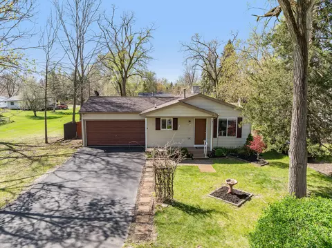 642 E Hamburg St, Pinckney, MI 48169