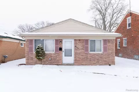 23164 Piper Ave, Eastpointe, MI 48021