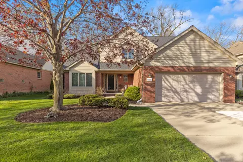 33676 Trillium Crt Ct, Livonia, MI 48150