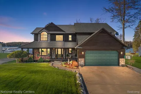8648 Lynwood Ln, Martiny, MI 49332