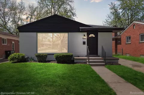 22041 Cloverlawn St, Oak Park, MI 48237