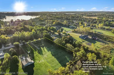 13124 Ripley Rd, Fenton, MI 48451