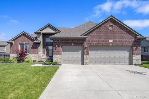 31194 Tiger Dr, Chesterfield, MI 48047
