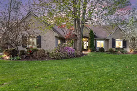 2455 Canyon Ridge Dr, White Lake, MI 48383