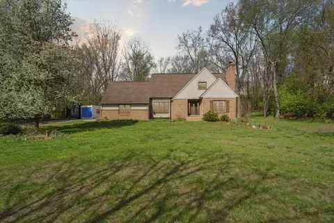 5440 Bradford Cir, Brighton, MI 48114