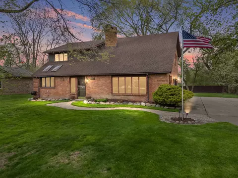 207 Leetonia Dr, Troy, MI 48085