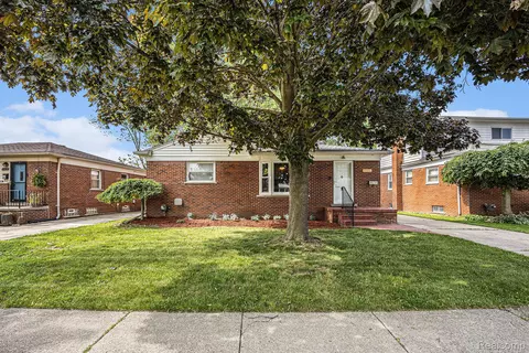 22006 Share St, Saint Clair Shores, MI 48082