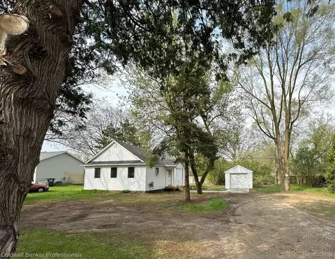 1052 Angle Rd, Mayfield, MI 48446