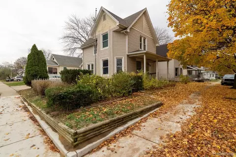 2104 10th St, Port Huron, MI 48060