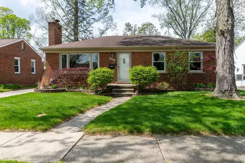 9611 Roseland St, Livonia, MI 48150