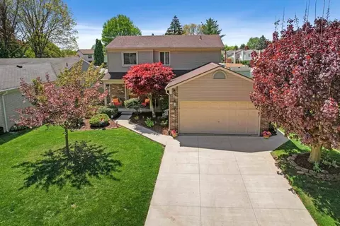 17970 Foxpointe Dr, Clinton Township, MI 48038