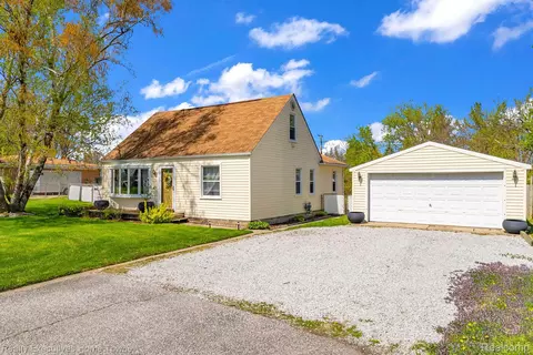 23901 Murray St, Clinton Township, MI 48035