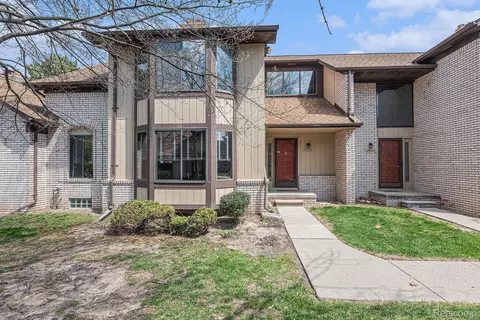 20509 Villa Grande Cir, Clinton Township, MI 48038