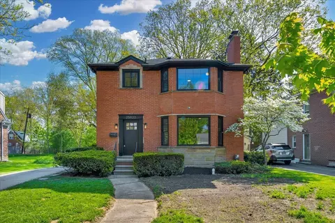 25822 Berkley Ave, Huntington Woods, MI 48070