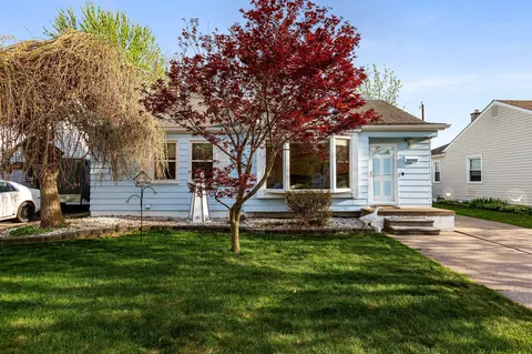 30915 Barton St, Garden City, MI 48135
