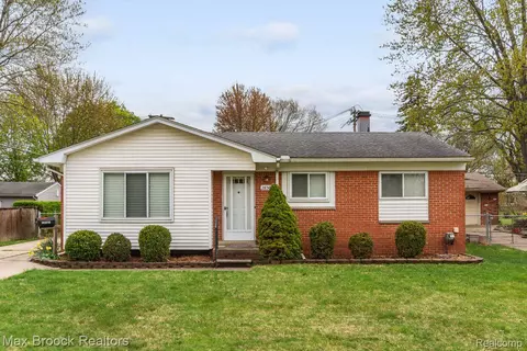 28507 Lyndon St, Livonia, MI 48154